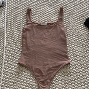 Aritiza Babaton pink mauve bodysuit size S